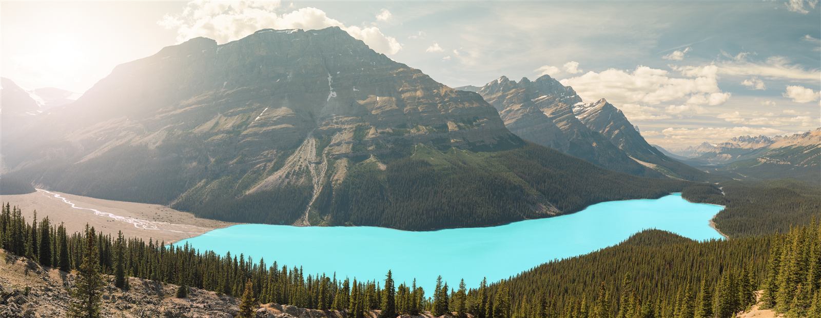 Lac et montagnes de l’Ouest canadien